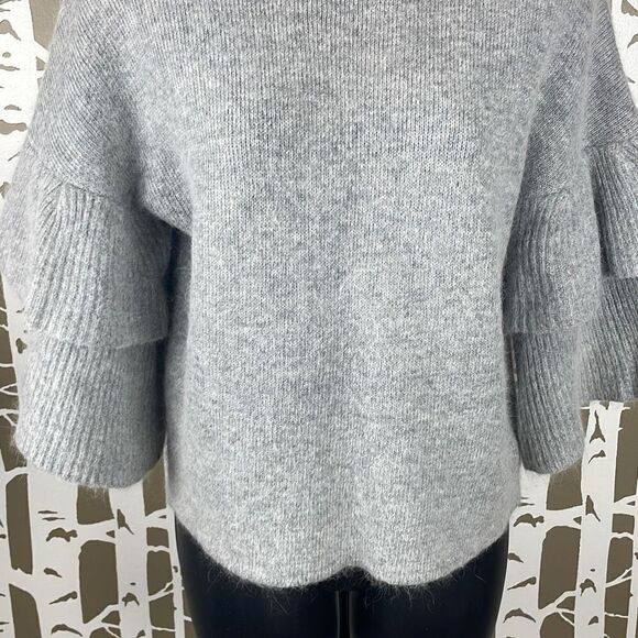 Gianni Bini Ruffled Cropped Sleeve Crewneck Fuzzy Sweater M Gray - Picture 6 of 7